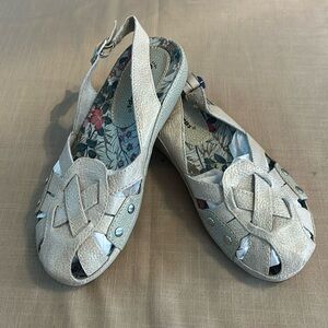 NWOT Bare Traps shoes